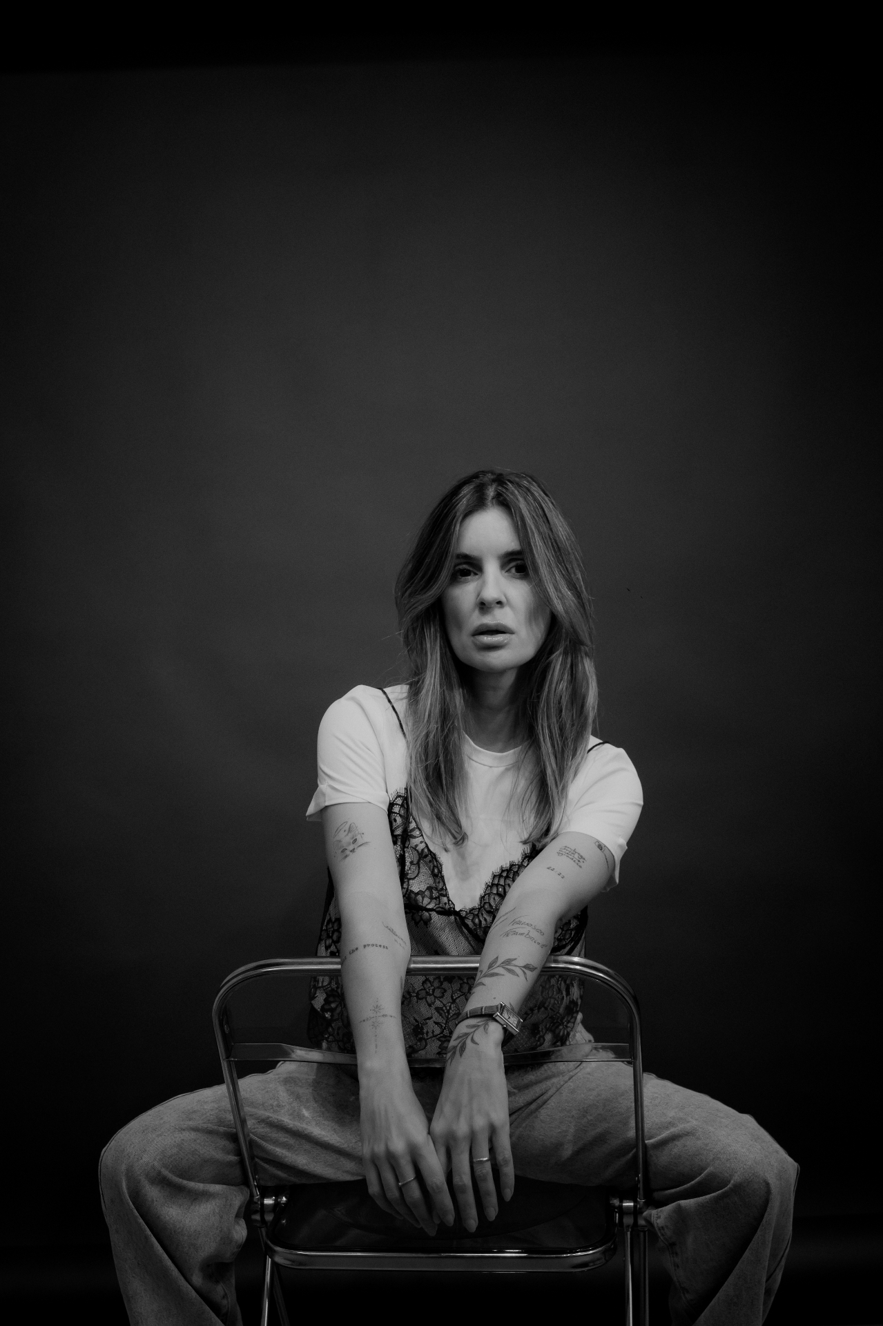 Josi Trambaioli — foto de retrato editorial em preto e branco